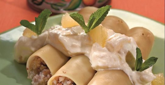 Каннеллони с орехами и ананасами