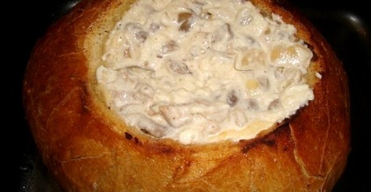 Куриный жюльен в хлебе