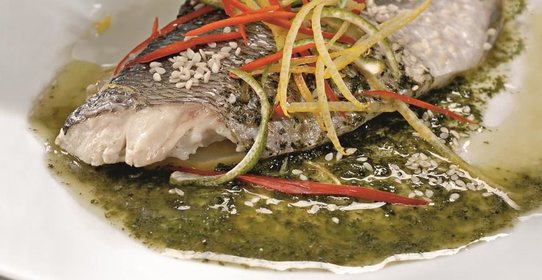 Морской окунь с мятным соусом