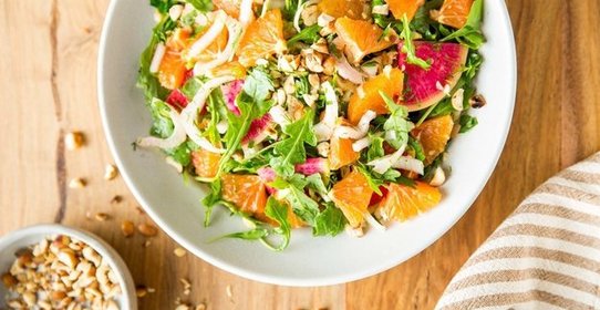 Салат с рукколой, апельсином и фенхелем