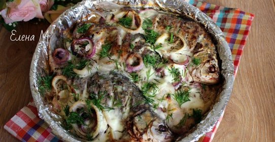 Ароматные караси в сметане