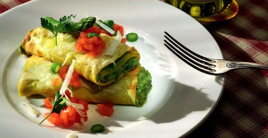 Каннеллони с таледжо, спаржей и грецкими орехами