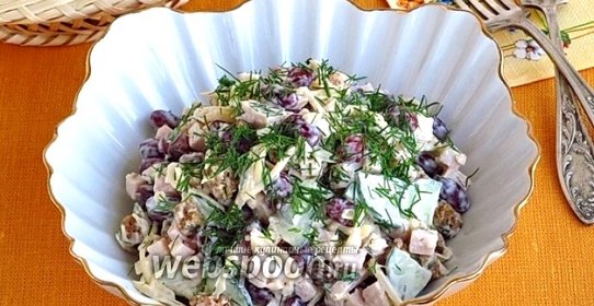 Салат из фасоли с ветчиной и сухариками