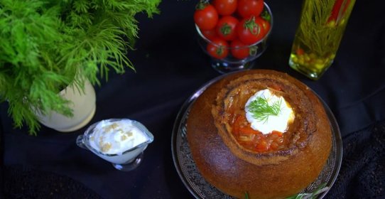 Постный борщ в бородинском каравае