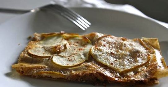 Пирог из теста фило с яблоками и грушами