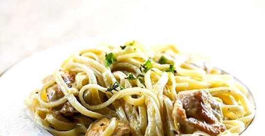 Паста с курицей и мятным сливочным соусом