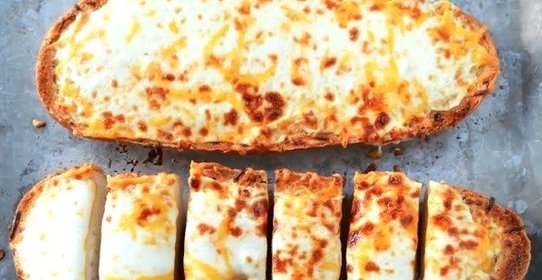 Хлеб с сыром и чесноком в духовке