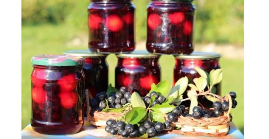 Компот из черноплодной рябины и слив