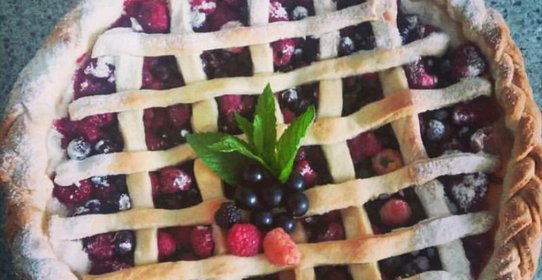 Пирог с ягодами из песочного теста