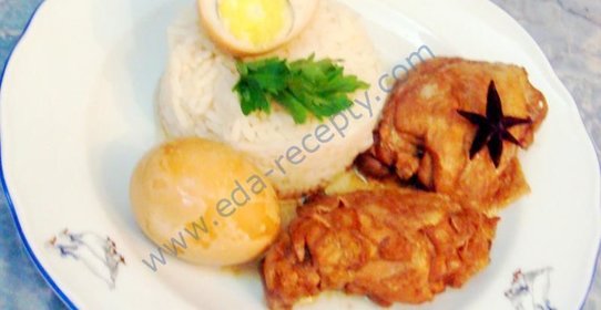 Курица в красном соусе с яйцами