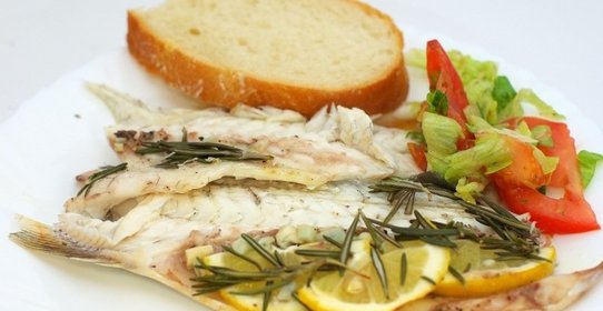 Запеченный морской окунь