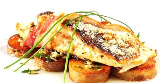 Белая рыба с копченым лососем