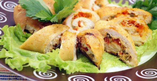 Куриные рулетики с сыром и болгарским перцем