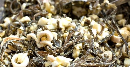 Салат из морской капусты с кальмаром