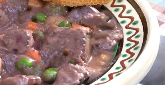 Говядина с овощами по‑бургундски