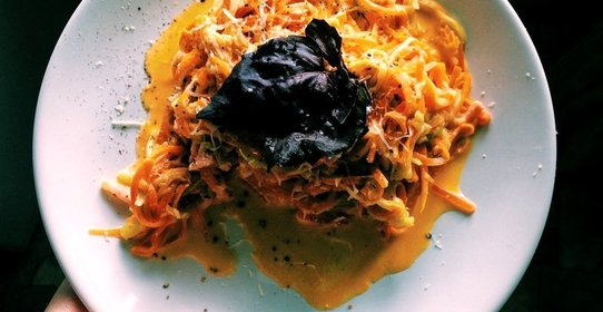 Паста а ля карбонара из цукини и моркови