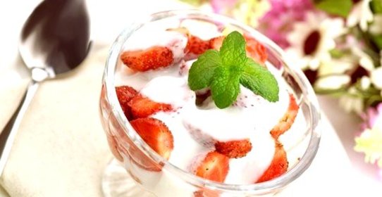 Клубника с мятным йогуртом