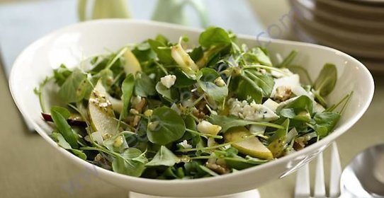 Салат с сыром и грушами