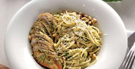 Куриная грудка в песто со спагетти