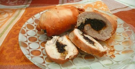 Куриный рулет с черносливом