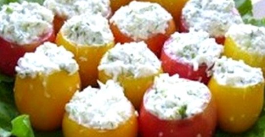 Запеченный перец, фаршированный брынзой