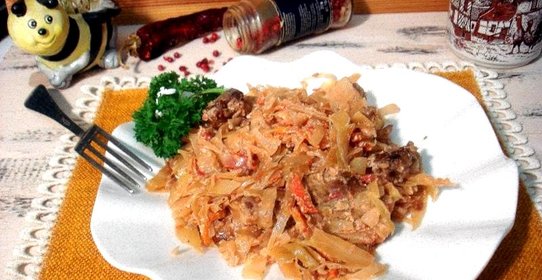 Капуста тушёная с корейкой в томатно-сметанном соусе