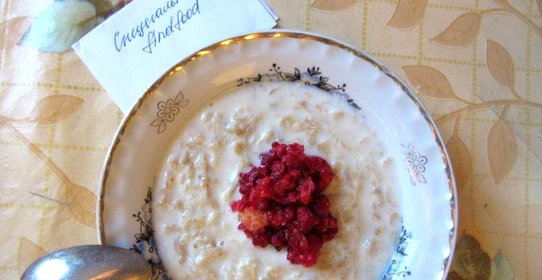 Овсяная каша с малиной