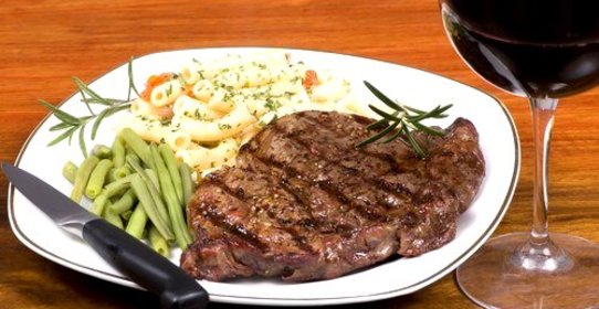 Тибон стейки с ароматном маринаде из кинзы и чеснока