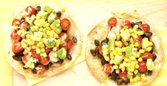 Лепешки с черной фасолью и кукурузой