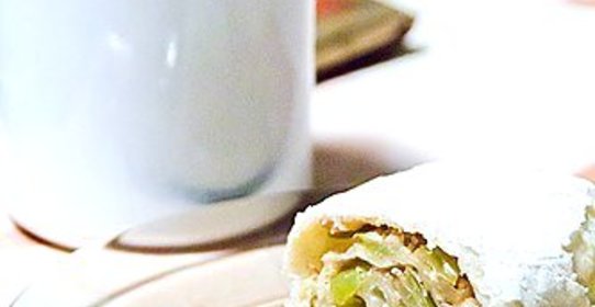 Яблочный штрудель с изюмом и корицей