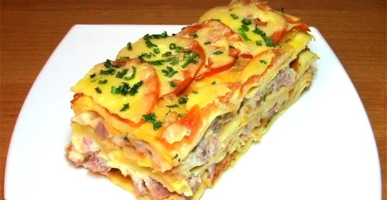 Лазанья с помидорами, сыром и ветчиной