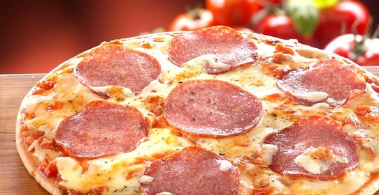 Классическая пицца с колбасой
