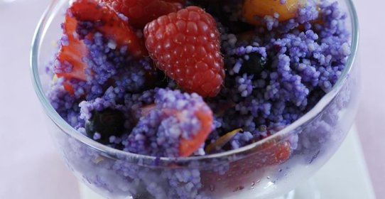Летний кускус с ягодами и абрикосами