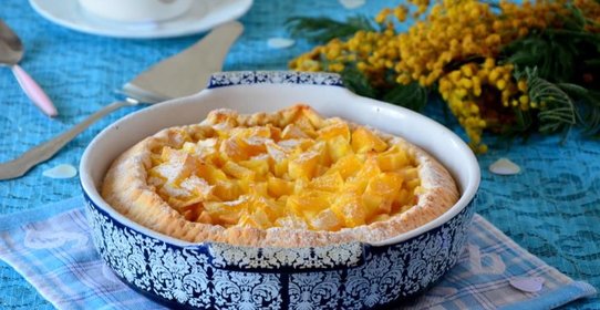 Шарлотка с яблоками и апельсином