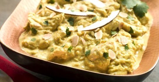 Курица с ростками сои и карри