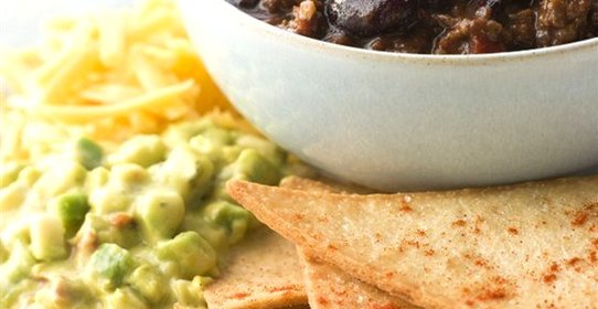 Чили кон карне с тортильями