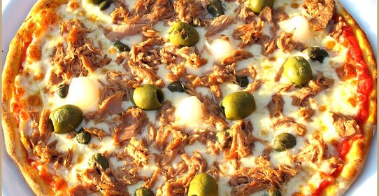 Пицца с тунцом