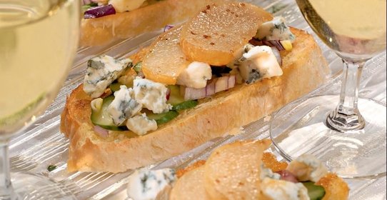 Тосты с сыром и грушами