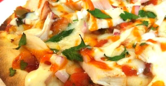 Домашняя пицца с курицей