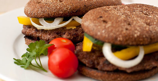 Домашний гамбургер с ржаным хлебом