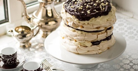 Торт с маскарпоне и меренгами