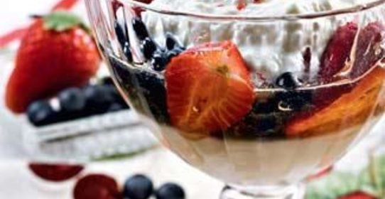 Сюзьма с козьим сыром и ягодами