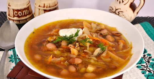 Постный борщ с килькой и фасолью