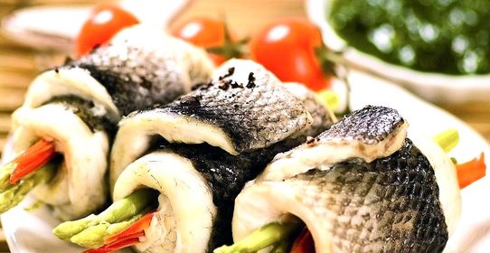 Рулет из сибаса с овощами