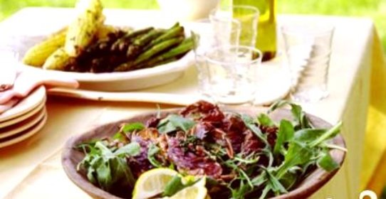 Спаржа с крабовым мясом и соусом песто