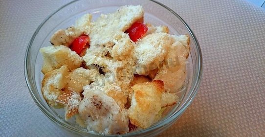 Салат Цезарь с курицей домашними сухариками