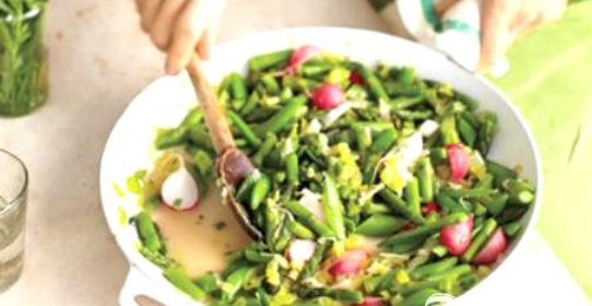 Рагу из спаржи, редиса и фасоли