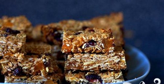 Пирожные с овсяными хлопьями и сухофруктами