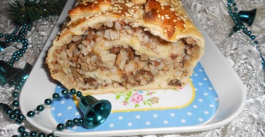 Сытный зимний рулет с грибами и гречкой