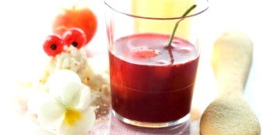 Компот из свежих яблок и вишен